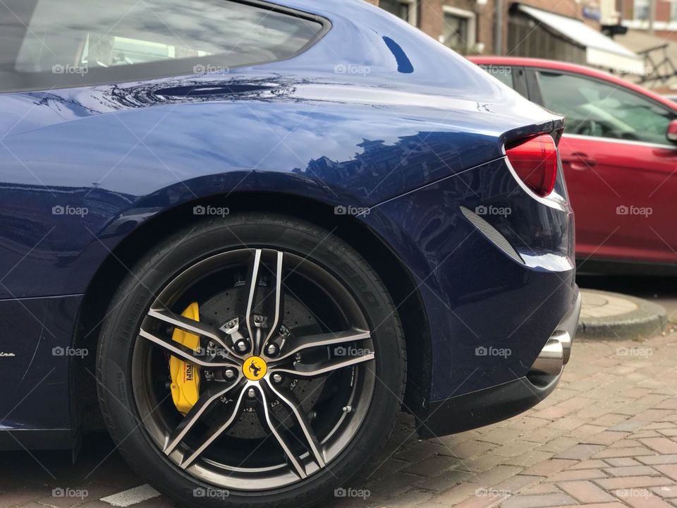 this is the rear of a Ferrari GTC4LUSSO. Lovely blue colour on this one!😍