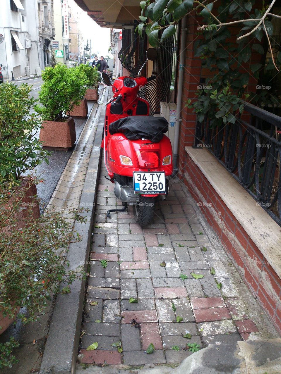 kırmızı motorsiklet