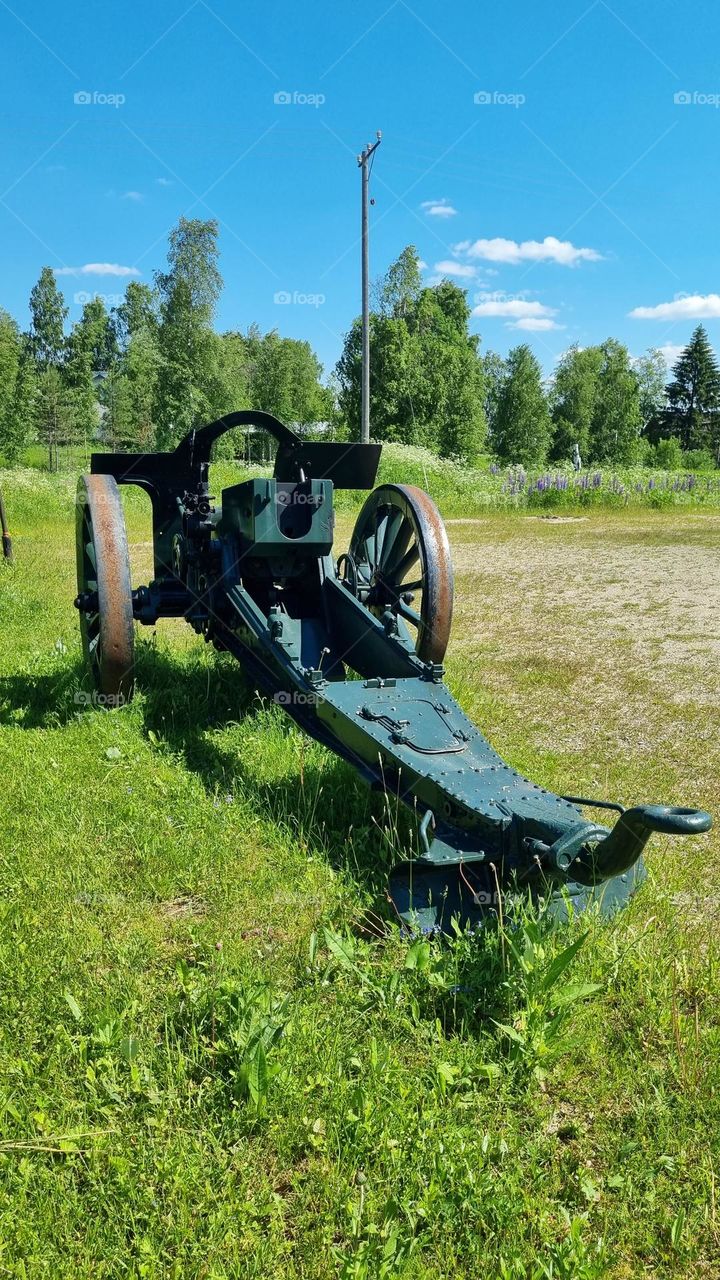 An old Finnish army cannon can be seen at the Taistelija talo military museum on the Russian border in Ilomantsi