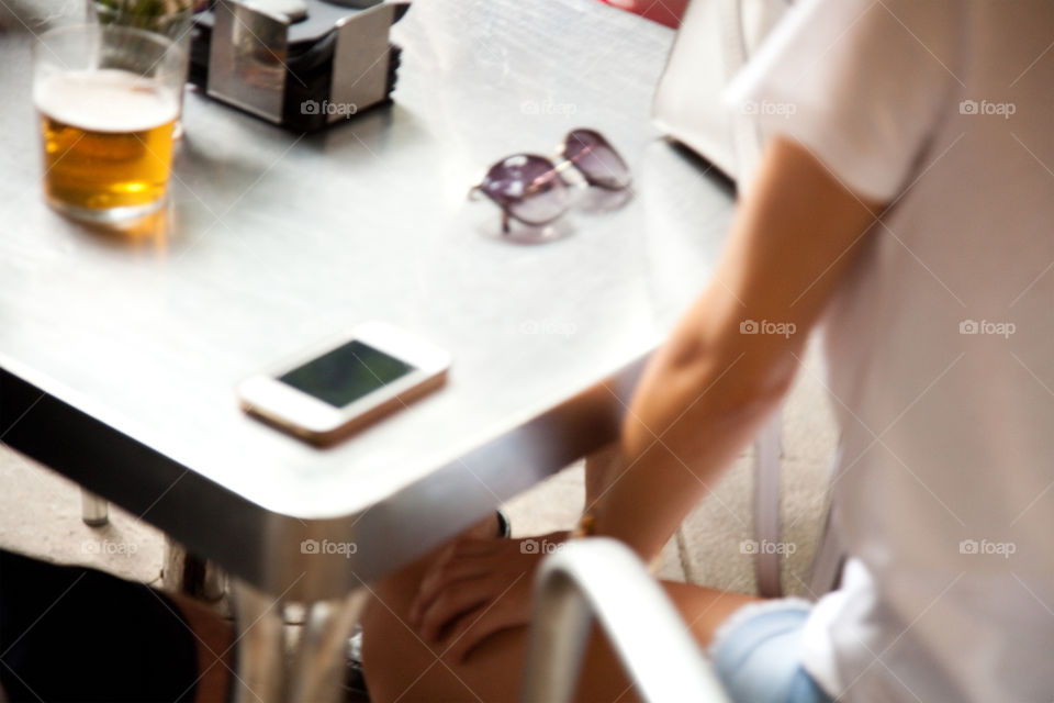 Table smartphone . Table
