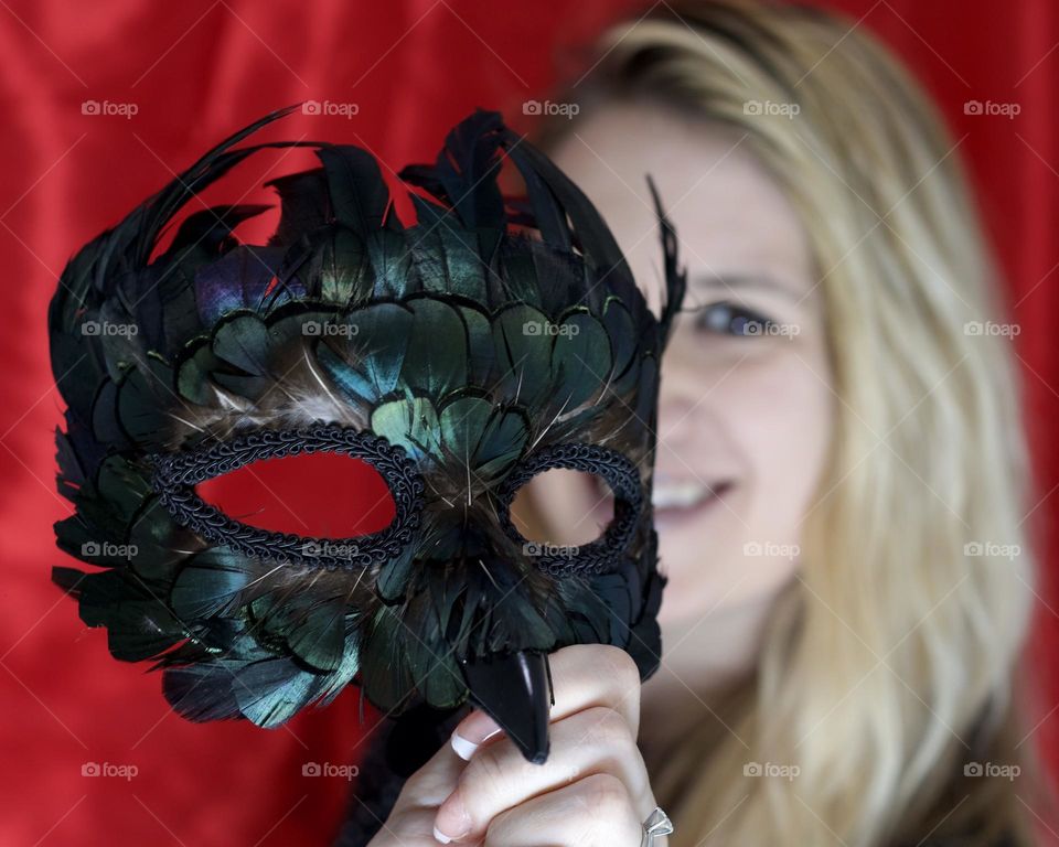 Popfizzy Feather Mask and a Smile