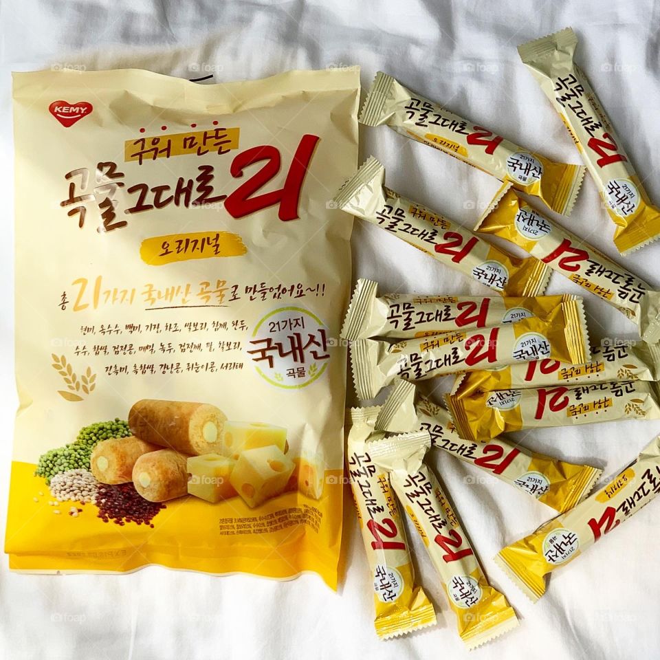 Nutritious Korean yummy grain rolls in cheese and strawberry flavours, suitable for kids and family 