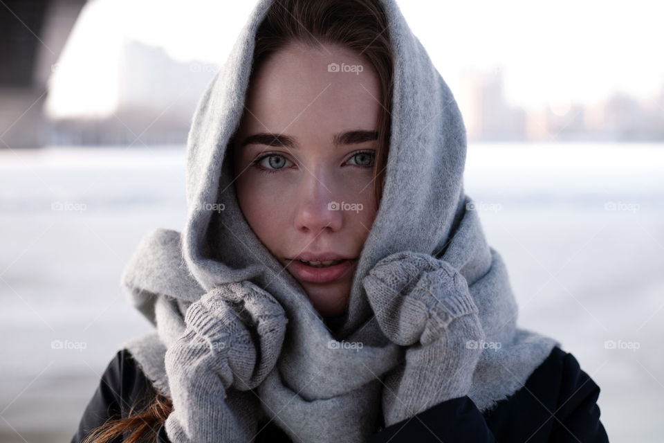 Winter Fashion portrait photo of a young woman