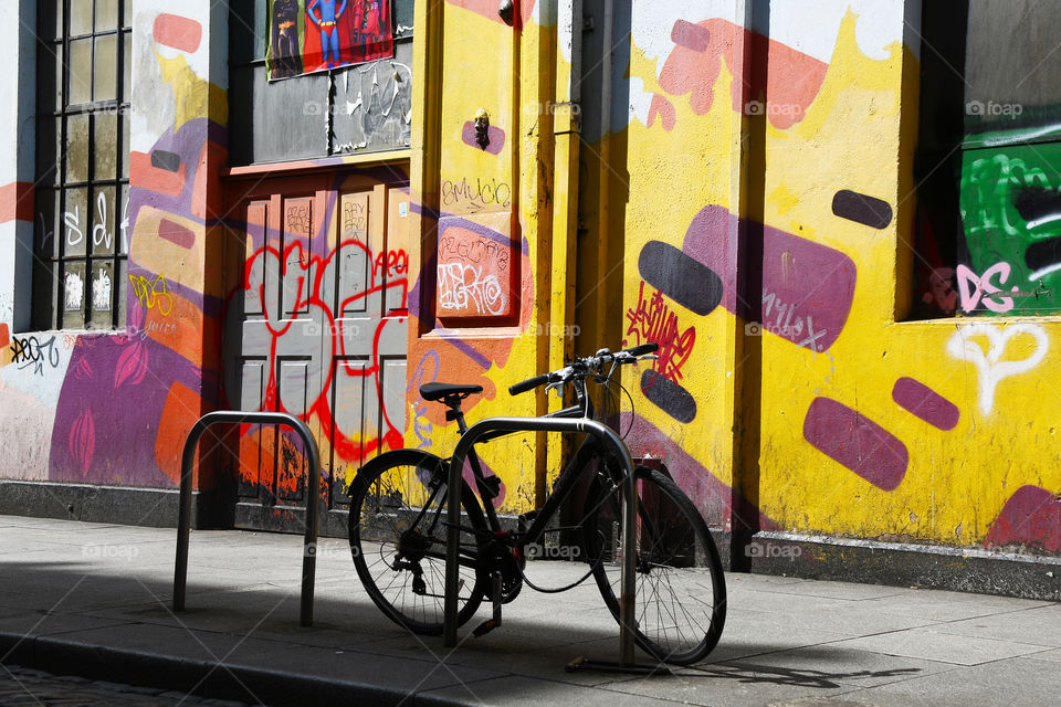 Bycicle in front of a coloured wall in Dublin