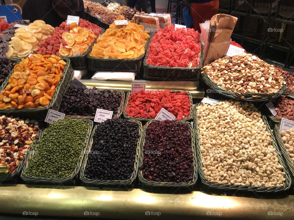 Market stalls, Barcelona: La Boqueria Market 