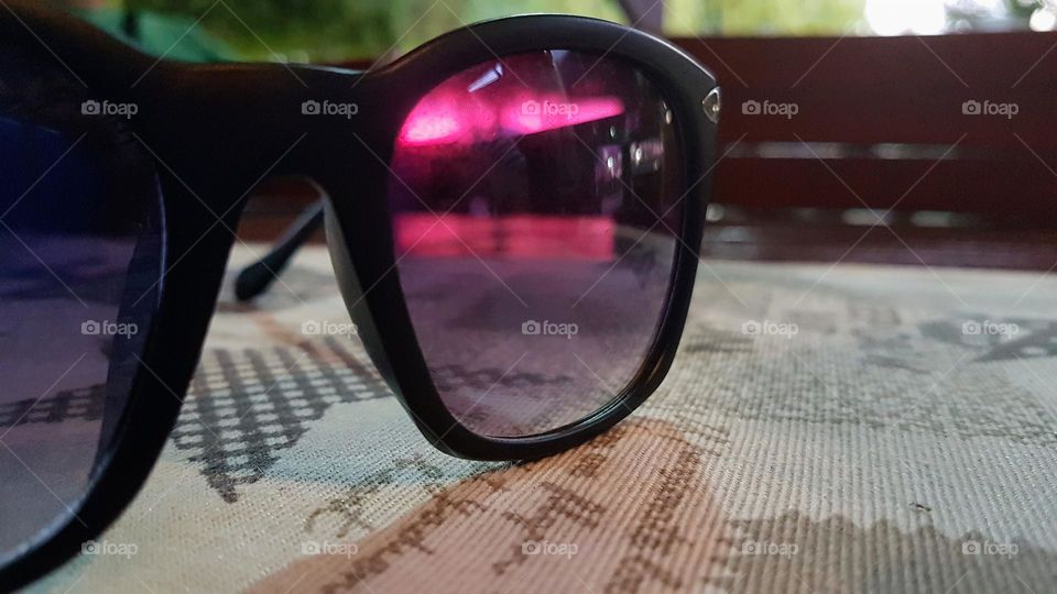 the reflection of the glasses, picture from the ground