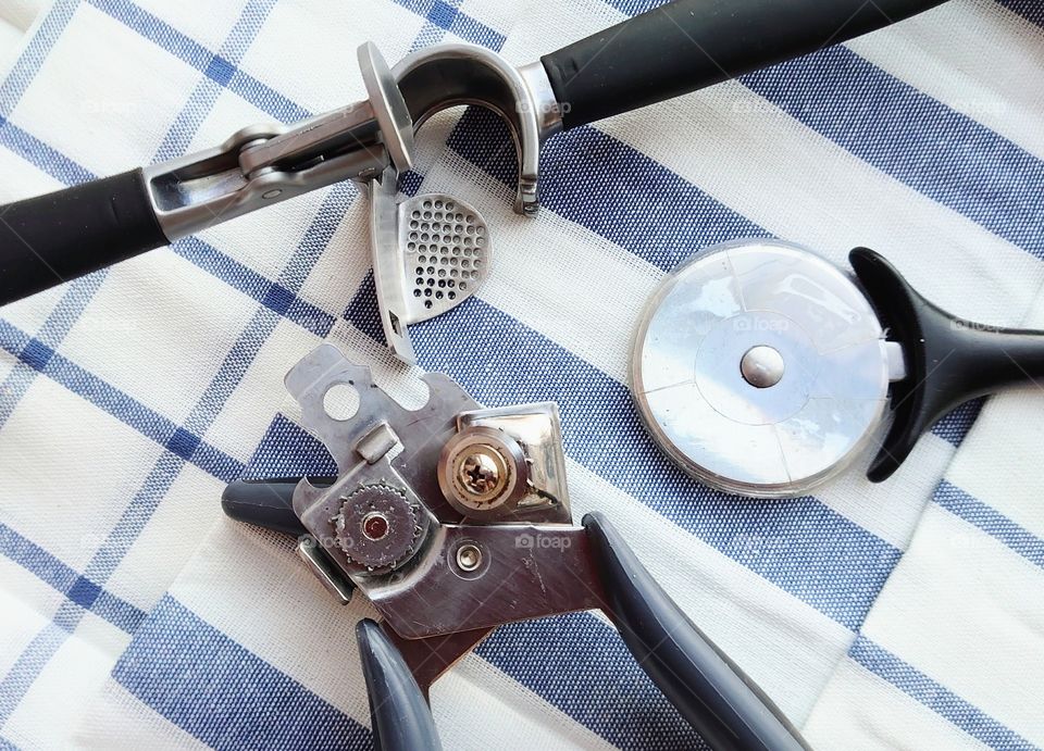 Lovely kitchenware! On the kitchen towels there is a pizza knife, a garlic press, and a can opener. Ikea. Sweden