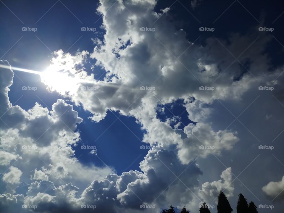 BBB.wow...Sun shine...clouds and blue sky nature's..is amazing .. view.... it's wonder.... I think .... it's...one of the rare movement....