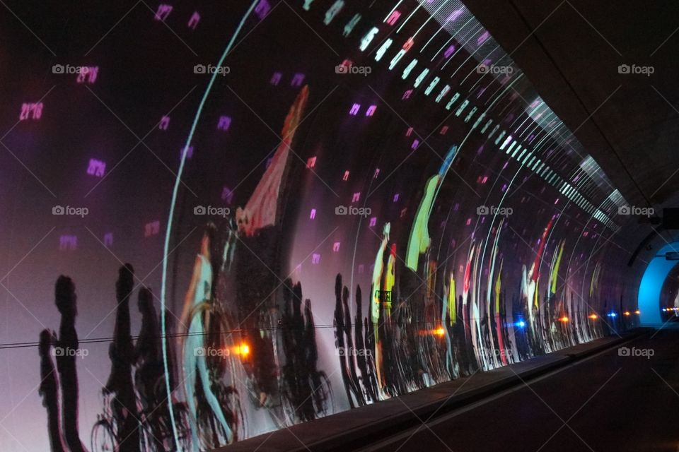 Anamorphose dans le tunnel de Croix-Rousse à Lyon pendant la fête des Lumières de 2013