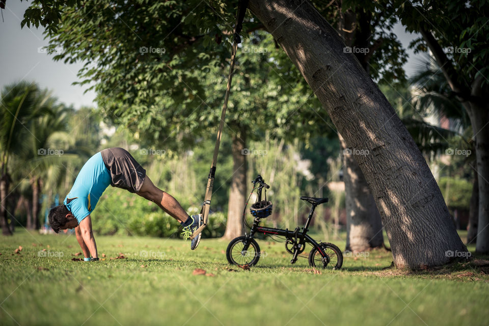 Man workout in the park 