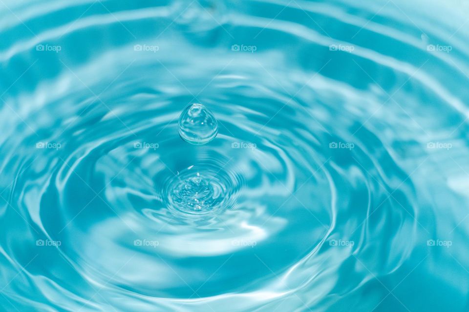 close up water drop image