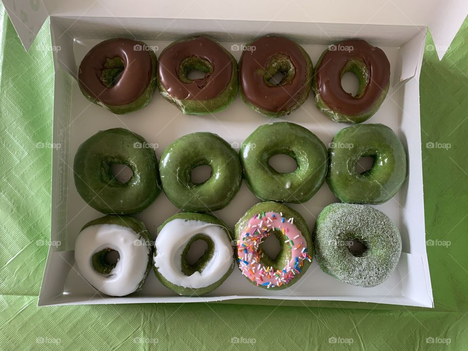  donuts in a box - round, circle shaped donuts 