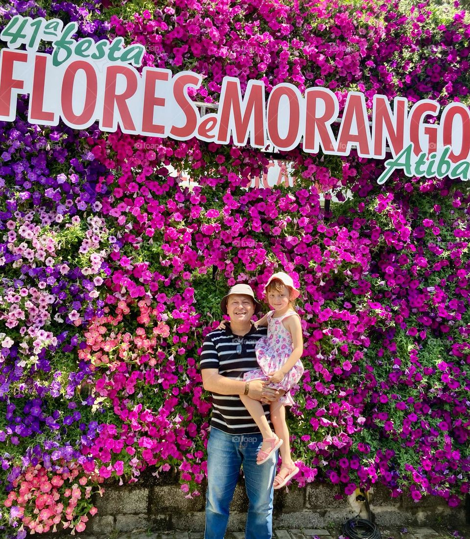 🇺🇸 How cool: Flower and Strawberry Festival in Atibaia. All very fun, beautiful and tasty (Brazil). / 🇧🇷 Que bacana: Festa das Flores e do Morango em Atibaia. Tudo muito divertido, bonito e saboroso (Brasil).