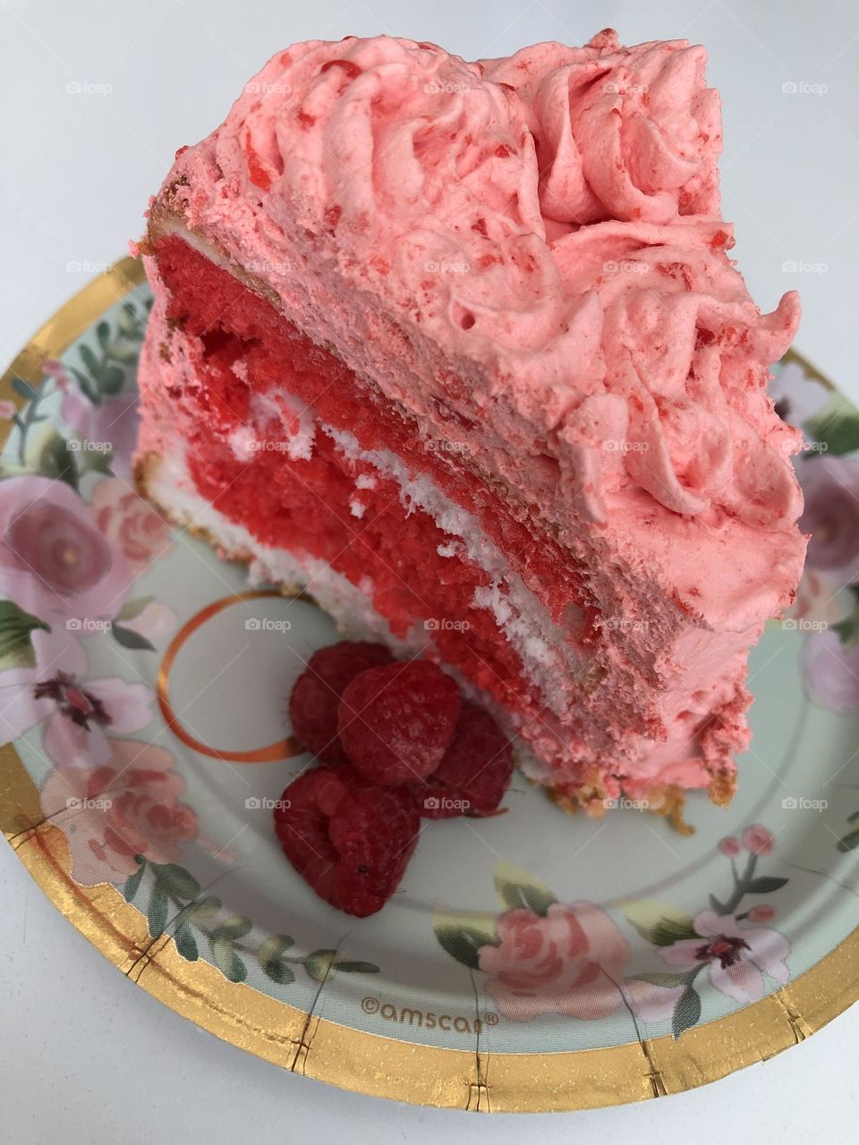 Angel Food Cake with Strawberry Jello