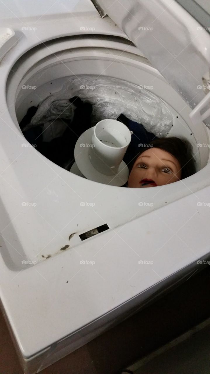 Morbid Prank - Mannequin head in washing machine