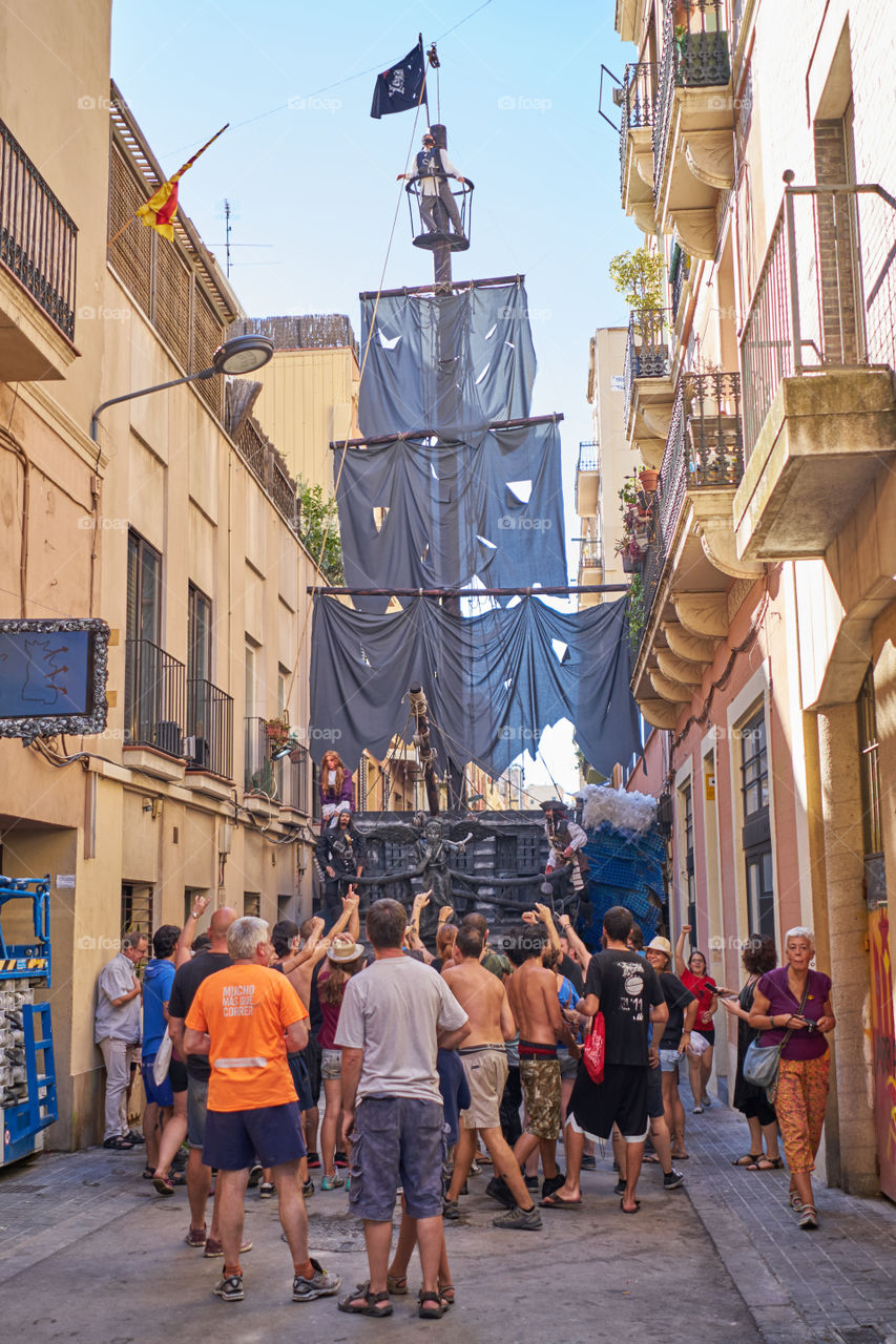 Barrio de Gracia. Primer día de Fiesta. Listos para el verdicto del jurado