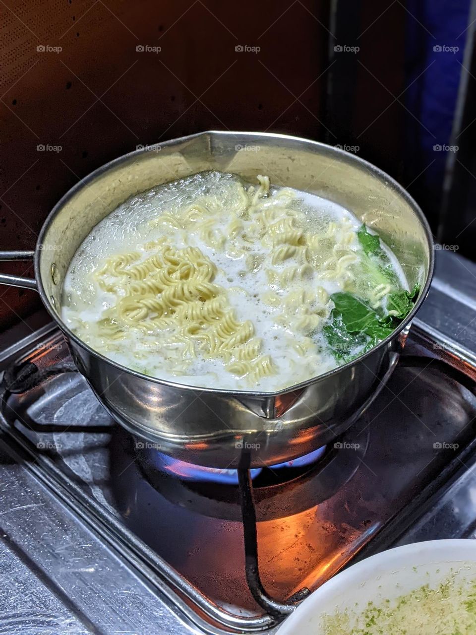 cook instant noodles at night🍜