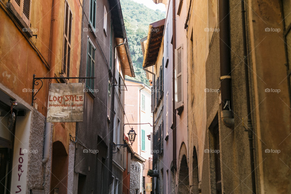 Lago Como no norte da Itália é um lugar lindo para se conhecer na Europa, com paisagens incríveis!