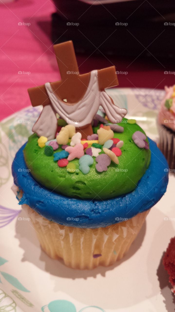He has risen cupcake