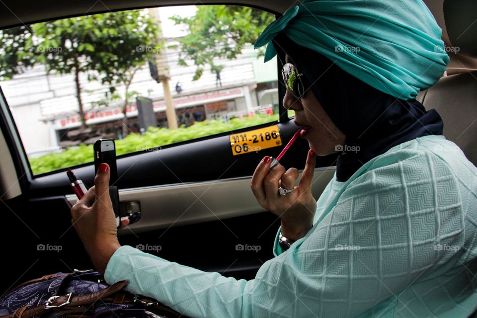 make-up in the car