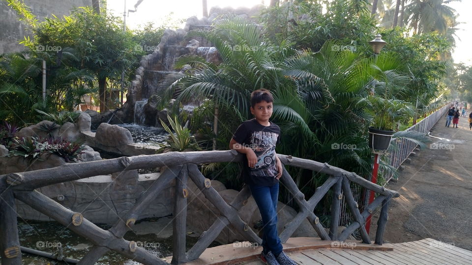 my son mehran standing pic in zoopark on bridge