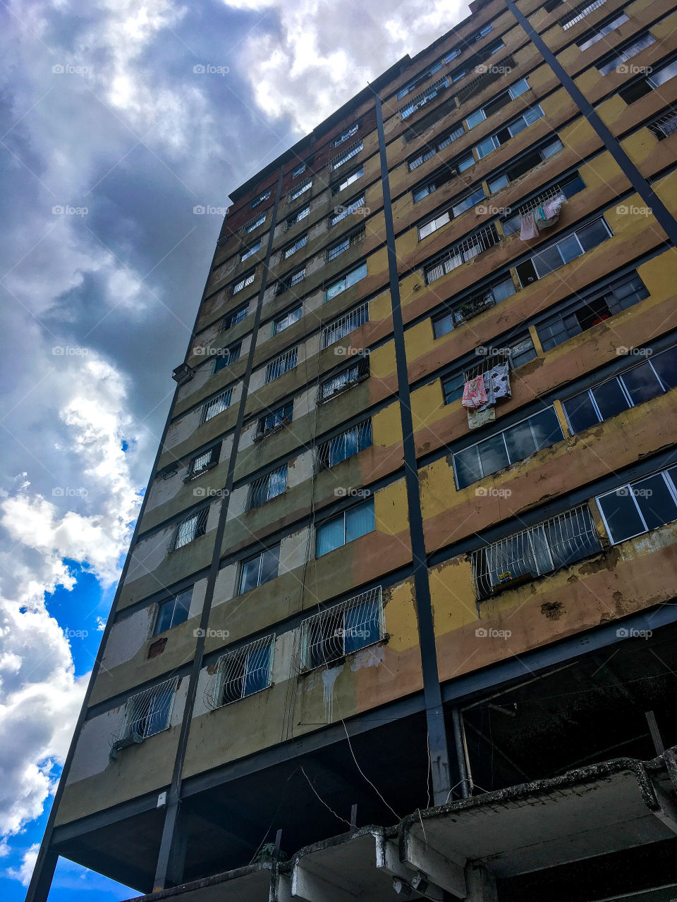 Swings but does not fall