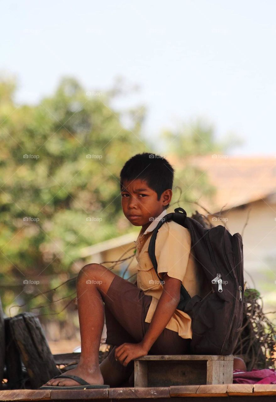 Still on captured the boy . Several frame spending to him. The boy's doing playing well with his girlfriend.