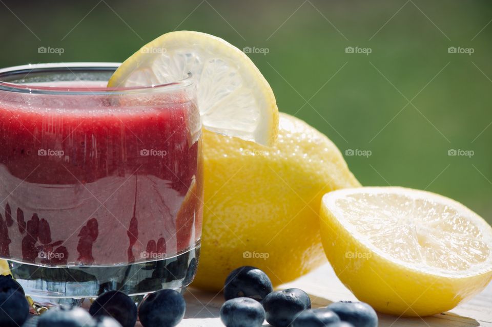 Refreshing fruit smoothie 