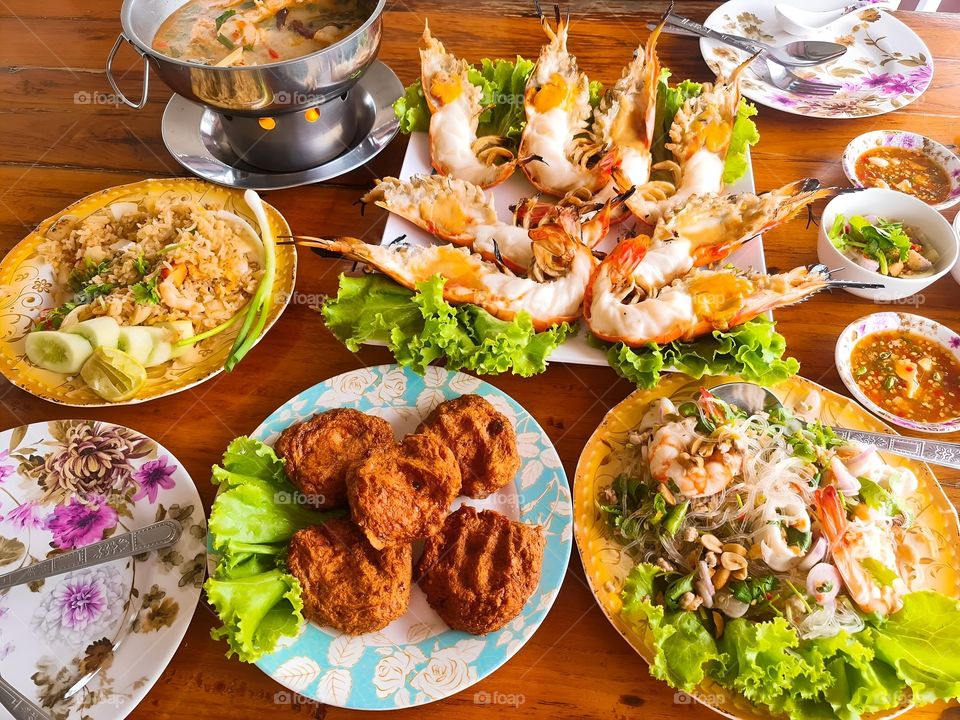 full set of thaifood with giant shrimp river prawn