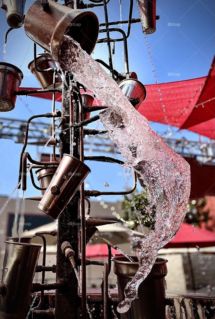 Tipping bucket water fountain 