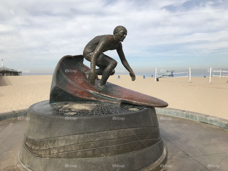 Statue of a surfer on Manhattan beach