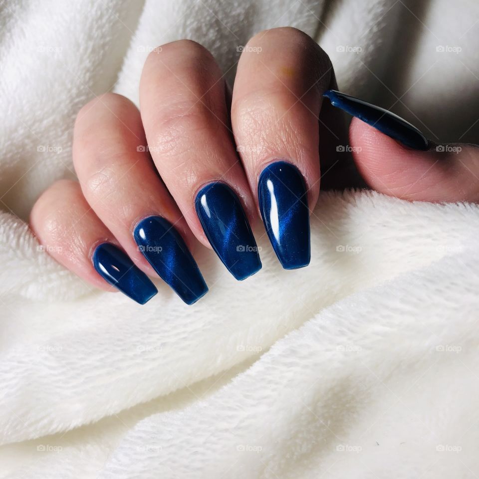 Sparkle Blue Nails and Fluffy Blanket 