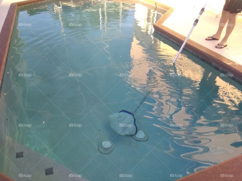 Bolinhas na piscina.