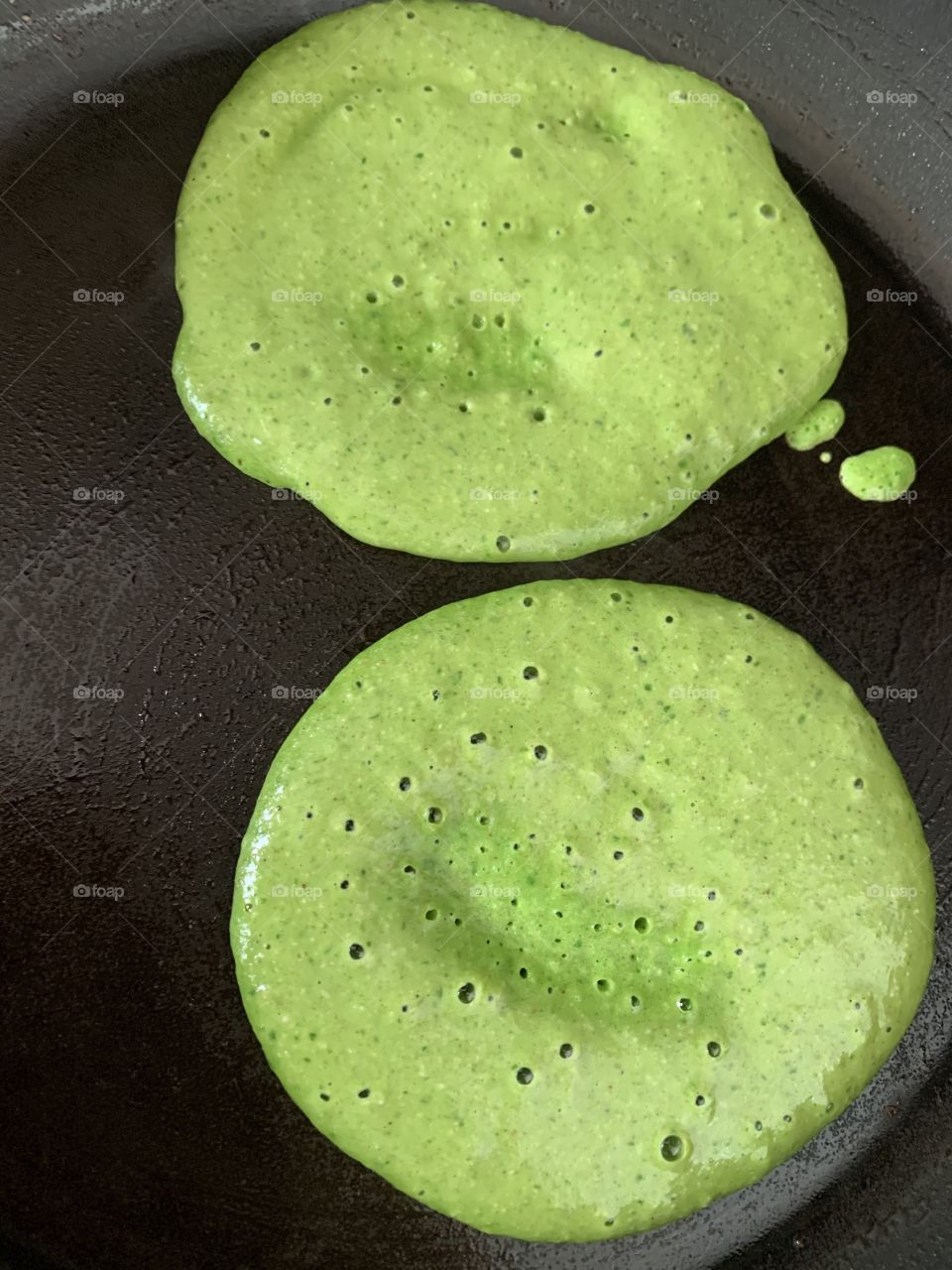 Healthy banana and spinach pancakes for toddlers 