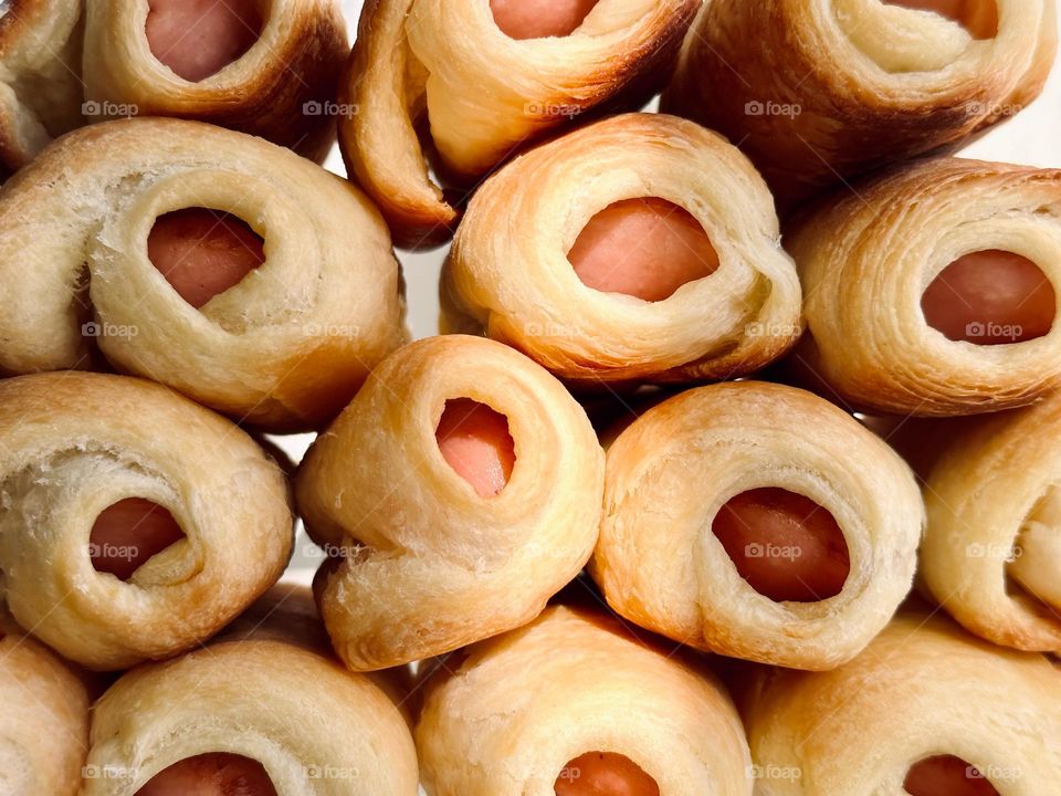 round puffs with sausages