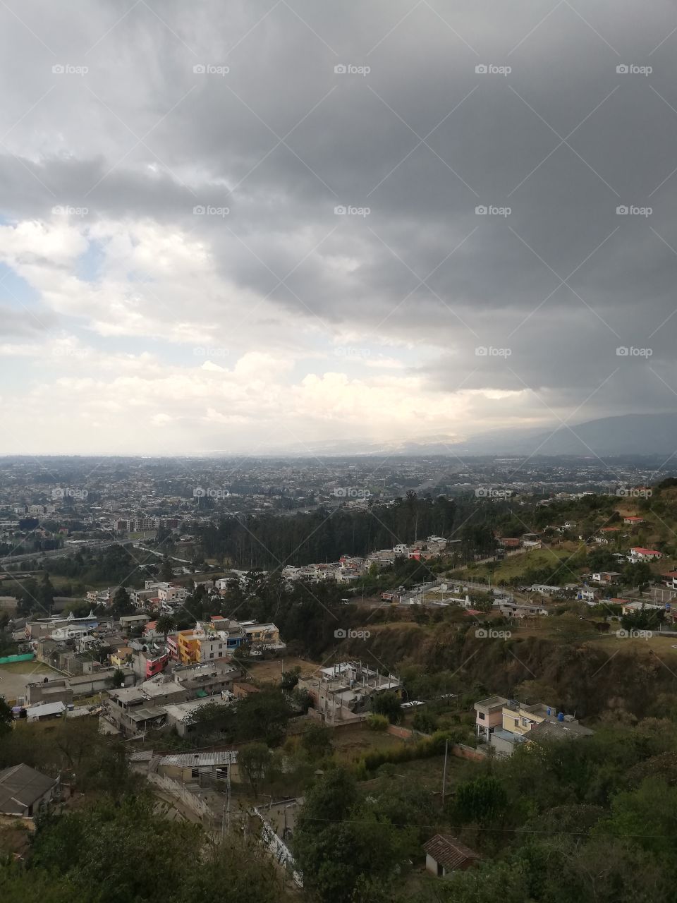 Vista desde el segundo mirador de la Comuna Central (Tumbaco) Quito- Ecuador