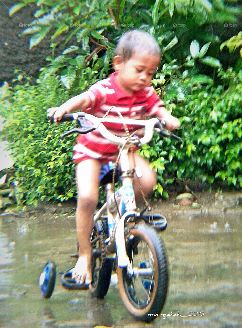 my bike my adventure. biking in the rain