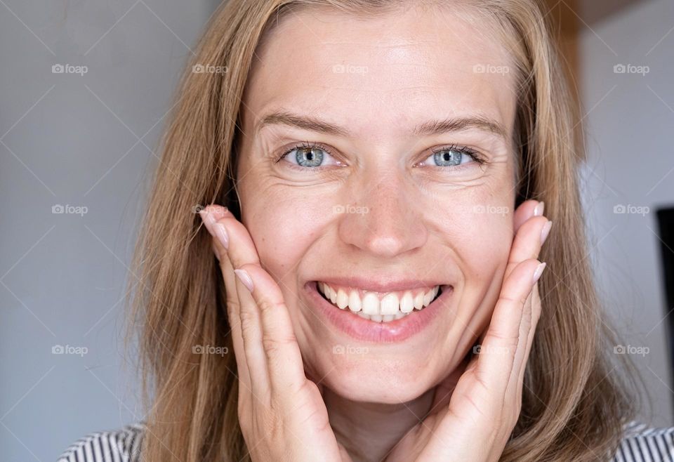 woman with natural skin