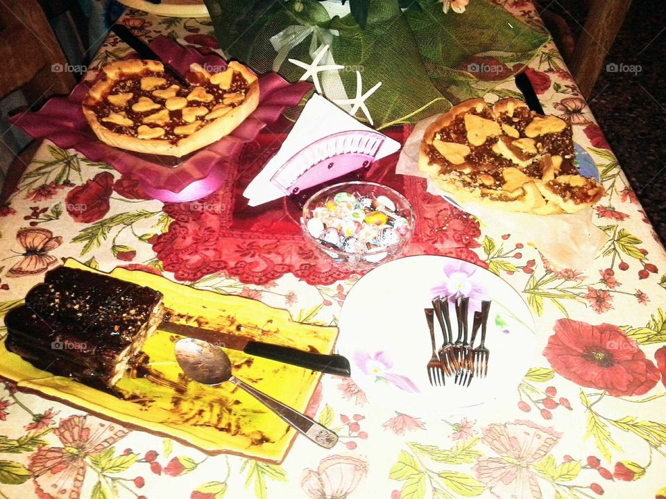 Enjoy the cakes (Chocolate cake and crostata cake)