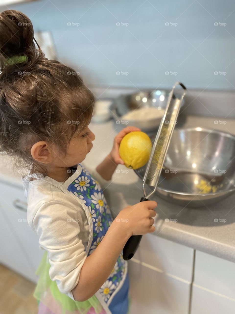 Toddler zests lemons, toddler helps mommy, Mommy’s little helper, helping Mommy in the kitchen, zesting lemons with Mommy 