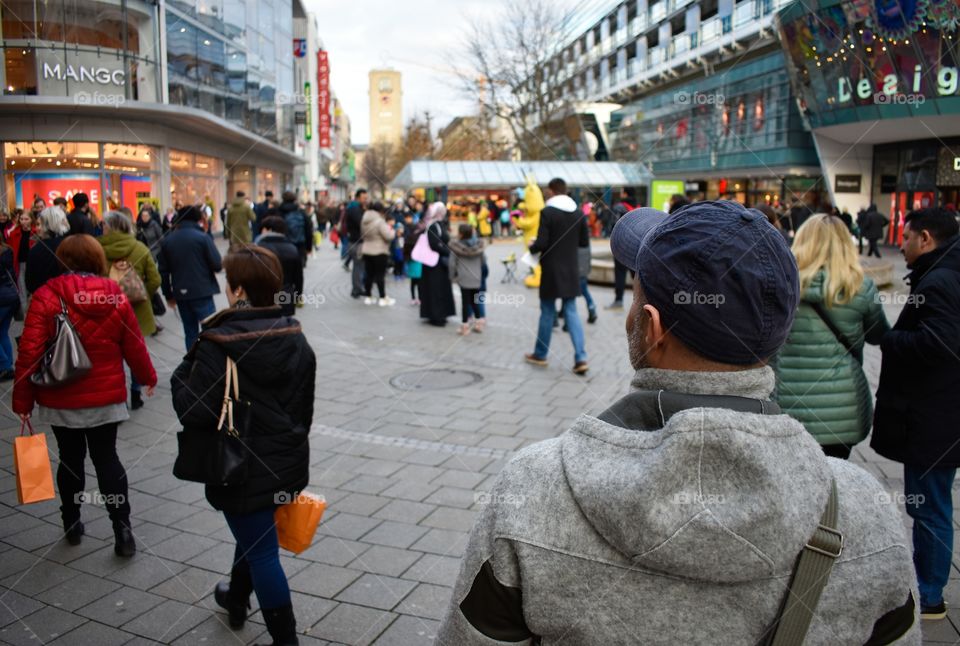 people are shopping in the city