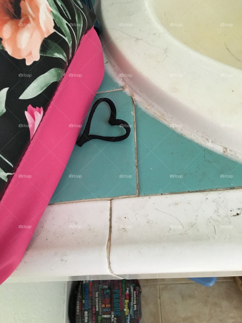 Hair tie in the shape of a heart