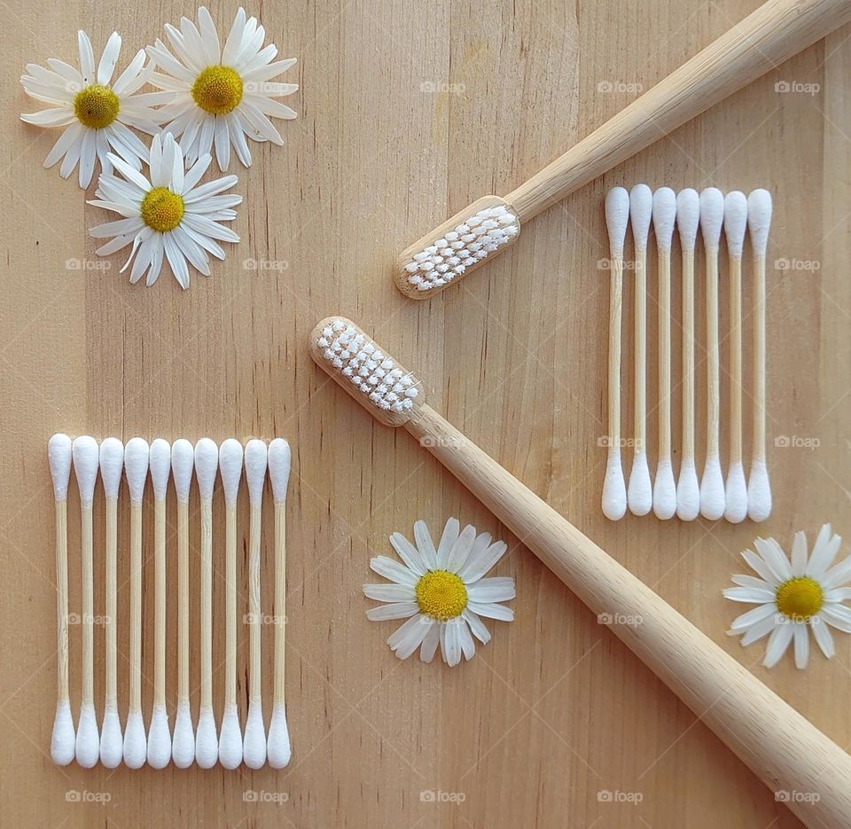 Wooden sticks, wooden board, daisies, wooden toothbrushes🪥🪵🌼 Recycling ♻️