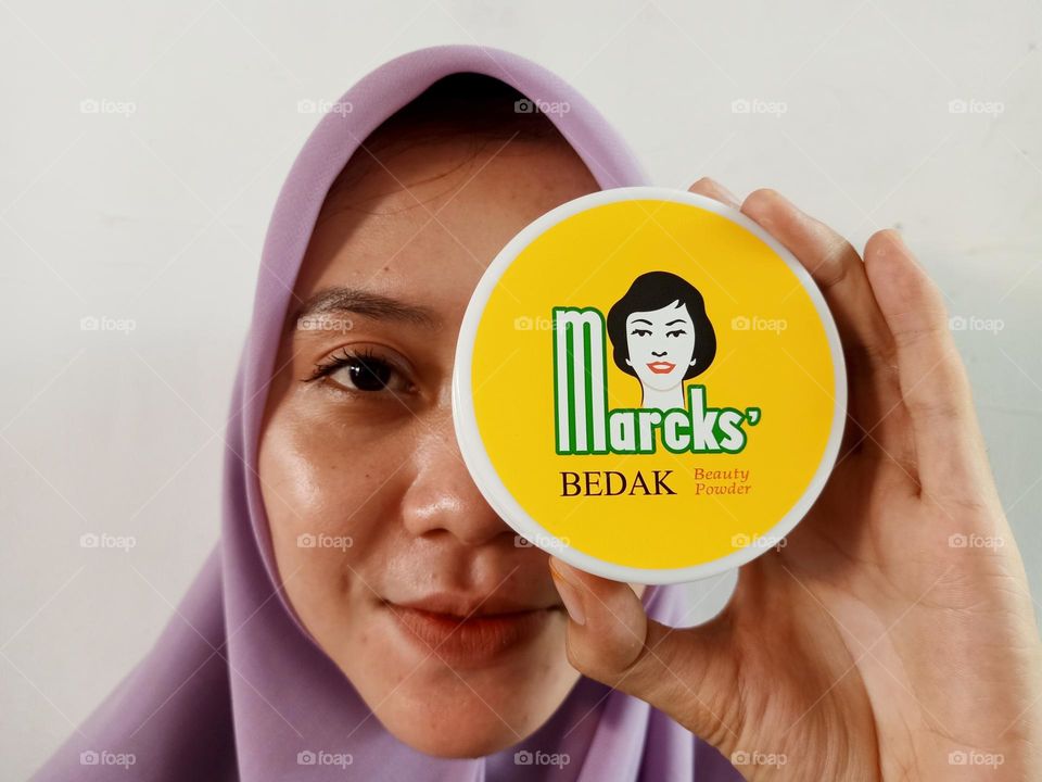 Beauty powder product from Marcks' brand
