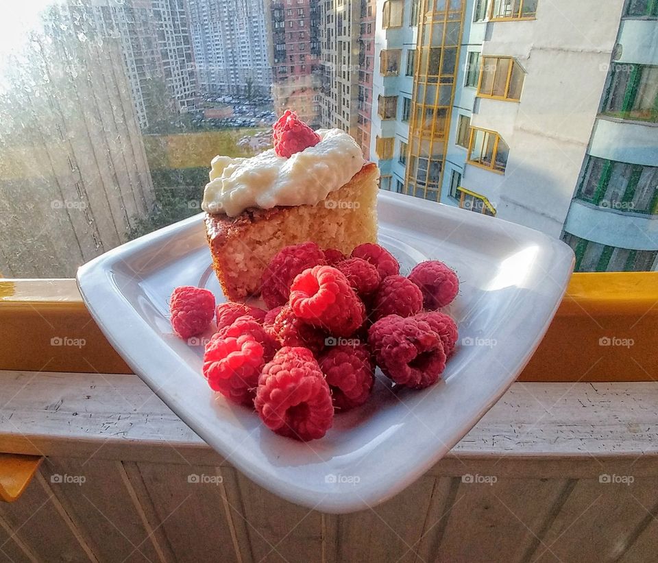 Cake and berries.