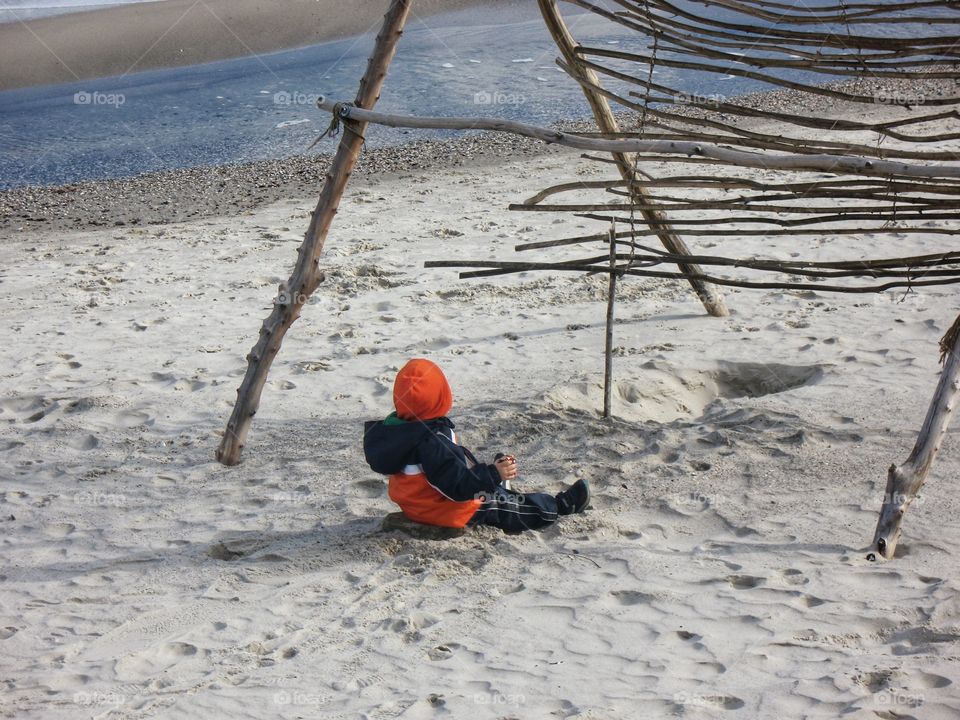 autumn child on the beach осень ребёнок на пляже