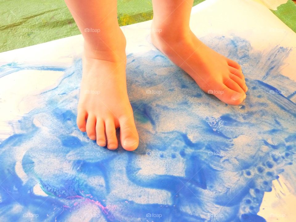 Using your feet to paint
