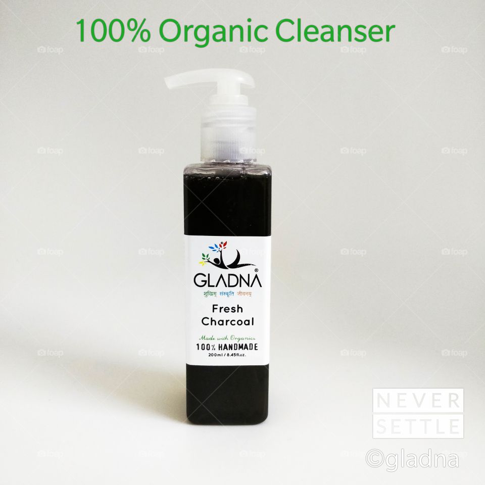 Organic Charcoal Supper Fruits Cleanser