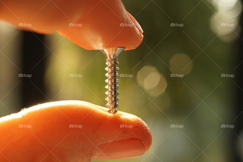 Searching around the house for small items to shoot for the macro mission … I found a tiny screw … held it up to a window between my finger and thumb … and camera in the other (apologies for my dirty gardening hands) Love the orbs 💗
