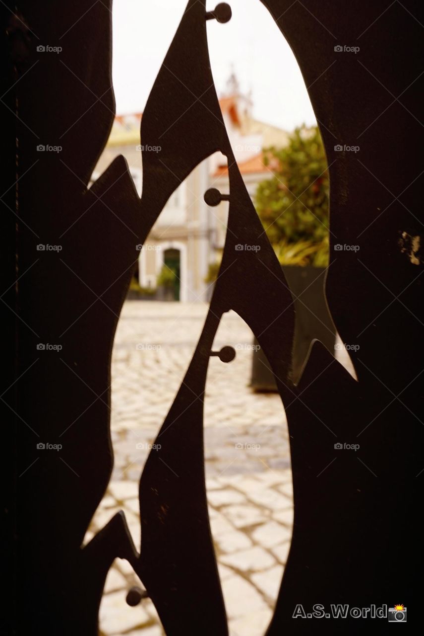 Beautiful art with fish shapes in metal in Setúbal Portugal